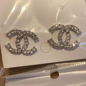 Studs earrings unbranded